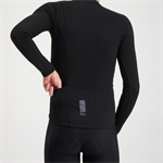 Large-BBW-237_Transition-Jersey_black_model-backpockets