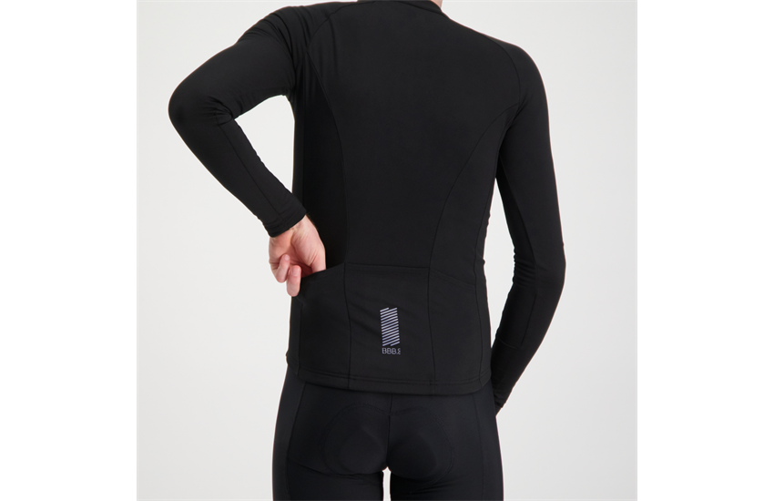 Large-BBW-237_Transition-Jersey_black_model-backpockets