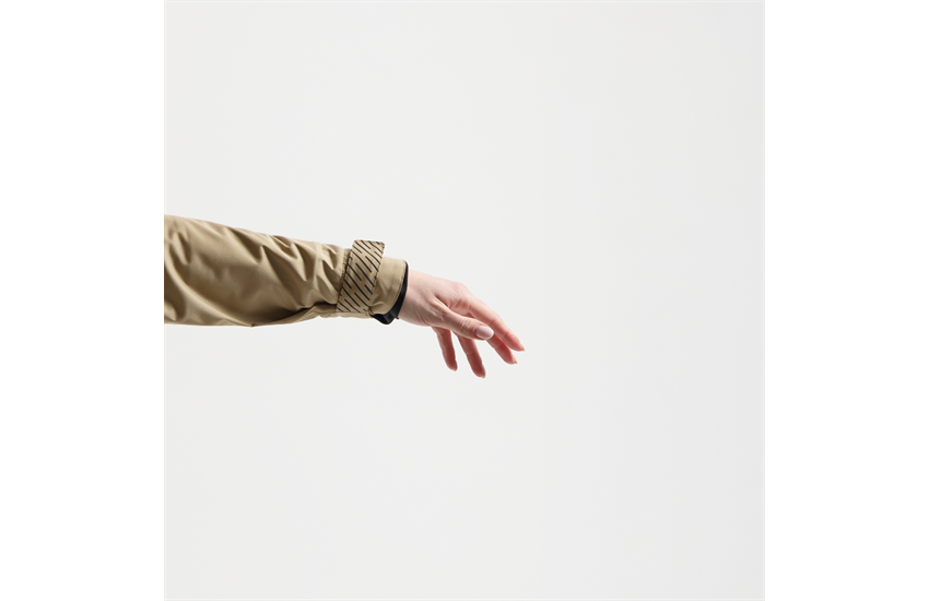 Large-BBW-471_Rainshield-Parka_camel_model_detailx