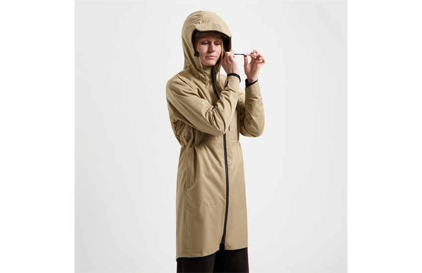 Large-BBW-471_Rainshield-Parka_camel_model_female12x