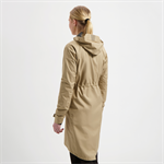 Large-BBW-471_Rainshield-Parka_camel_model_female15x