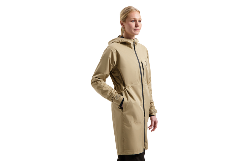 Large-BBW-471_Rainshield-Parka_camel_model_female6_